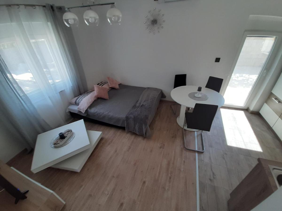 Ferienhaus Karlo Pridraga 外观 照片