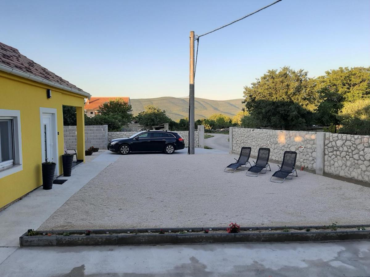 Ferienhaus Karlo Pridraga 外观 照片