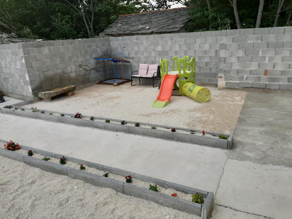 Ferienhaus Karlo Pridraga 外观 照片