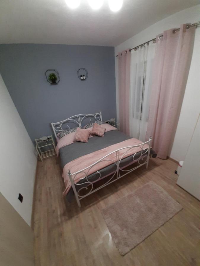 Ferienhaus Karlo Pridraga 外观 照片