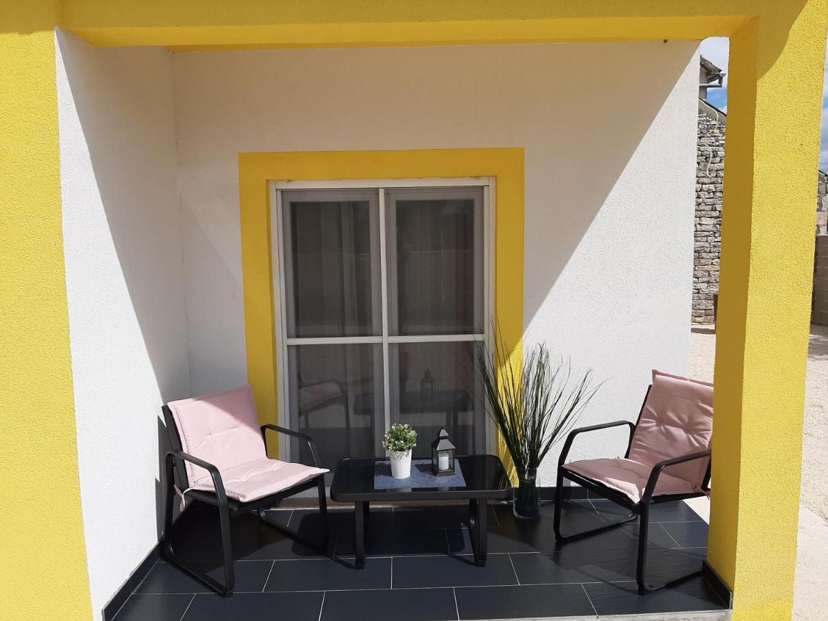 Ferienhaus Karlo Pridraga 外观 照片