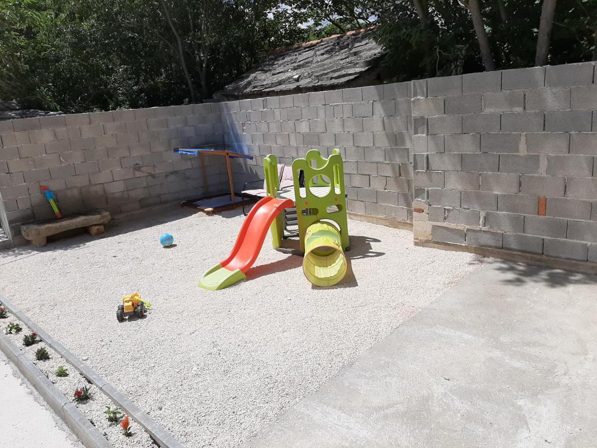 Ferienhaus Karlo Pridraga 外观 照片
