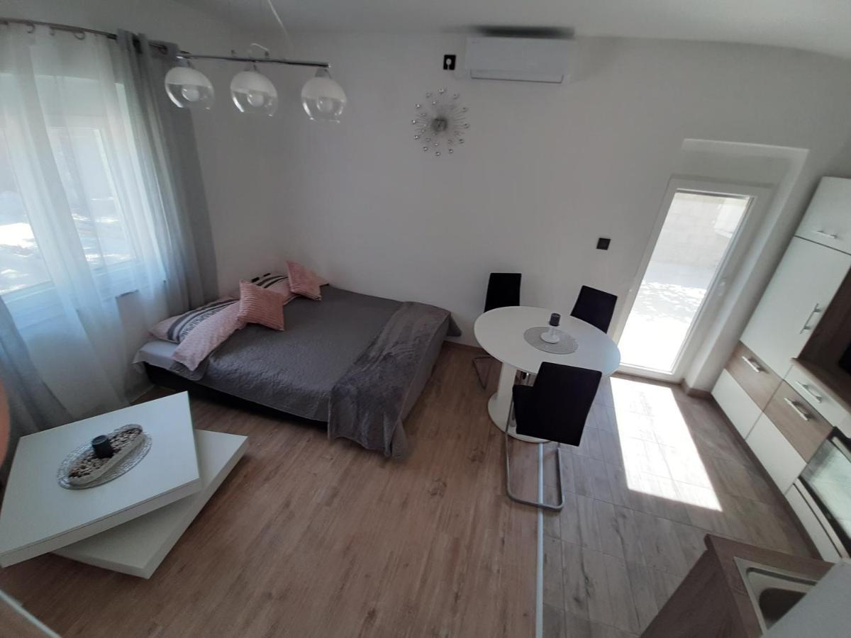 Ferienhaus Karlo Pridraga 外观 照片