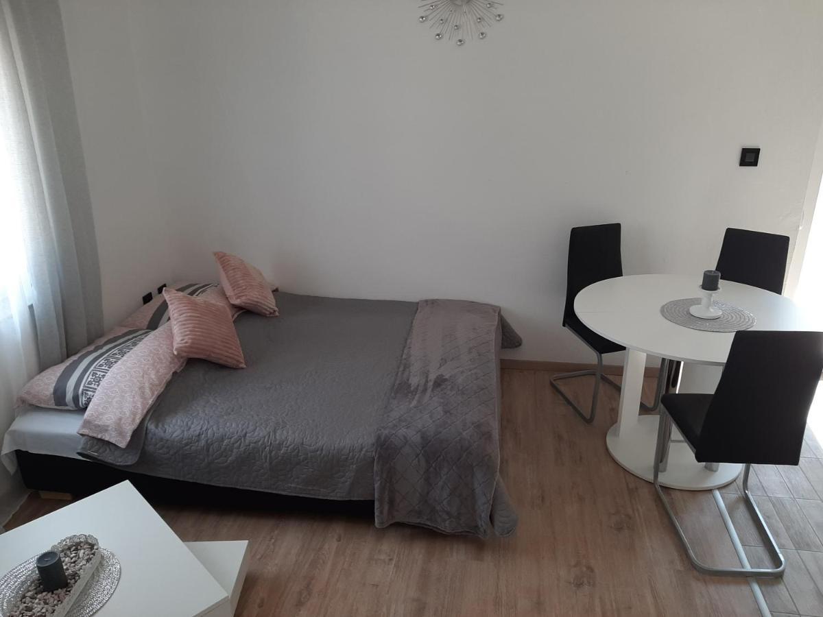 Ferienhaus Karlo Pridraga 外观 照片