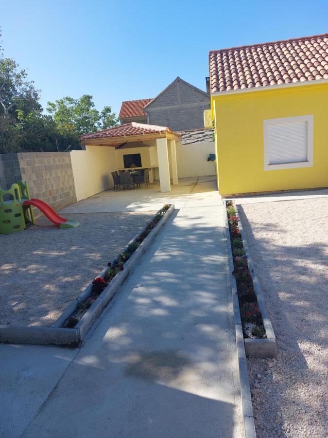 Ferienhaus Karlo Pridraga 外观 照片