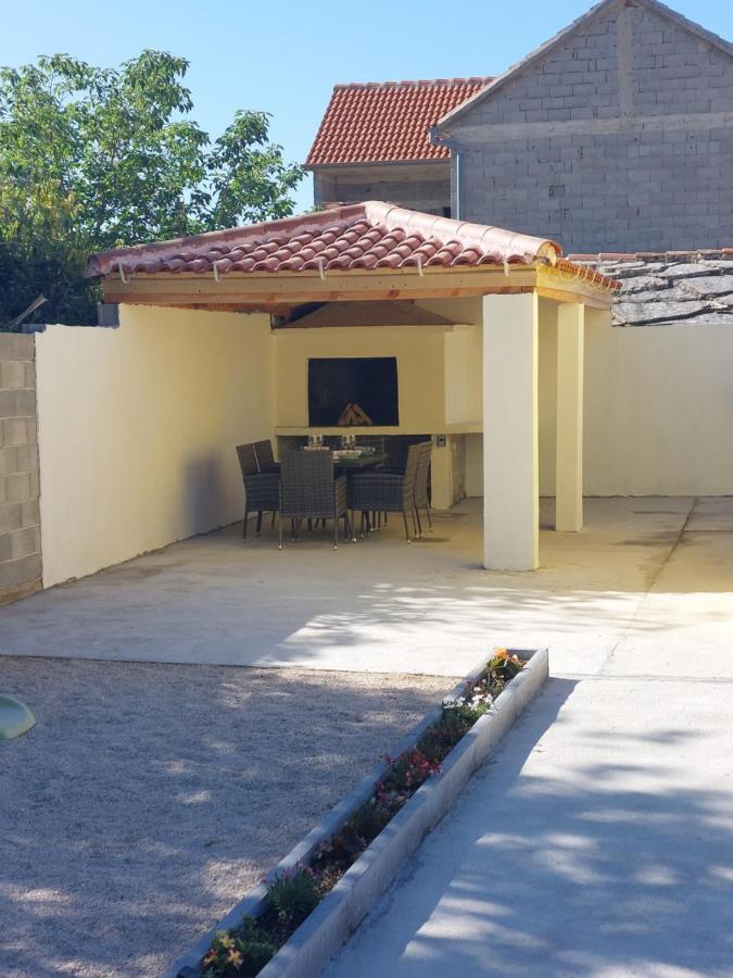Ferienhaus Karlo Pridraga 外观 照片