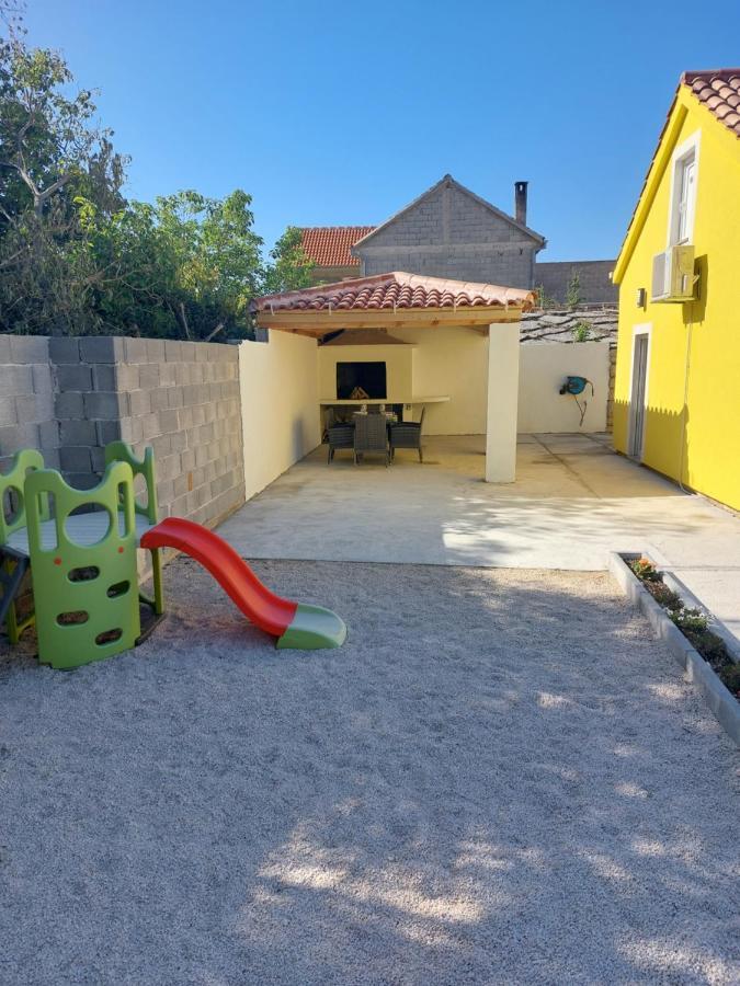 Ferienhaus Karlo Pridraga 外观 照片